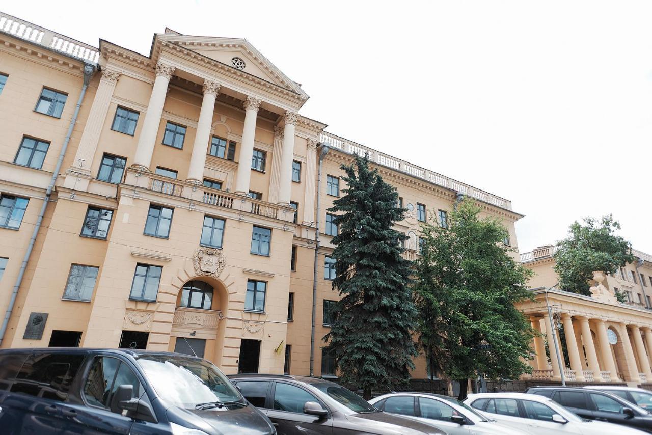 So Fashionable Apartment In The Heart Of Minsk Exteriör bild