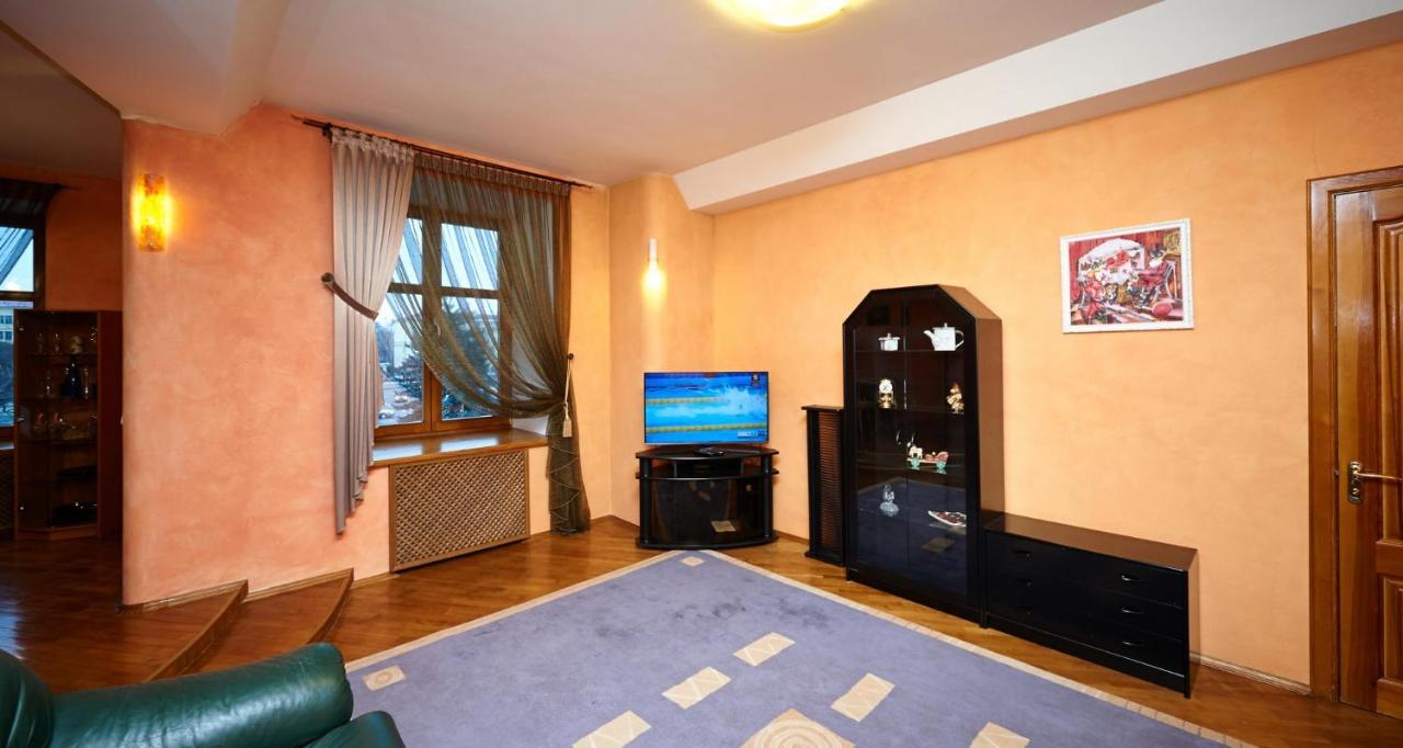 So Fashionable Apartment In The Heart Of Minsk Exteriör bild