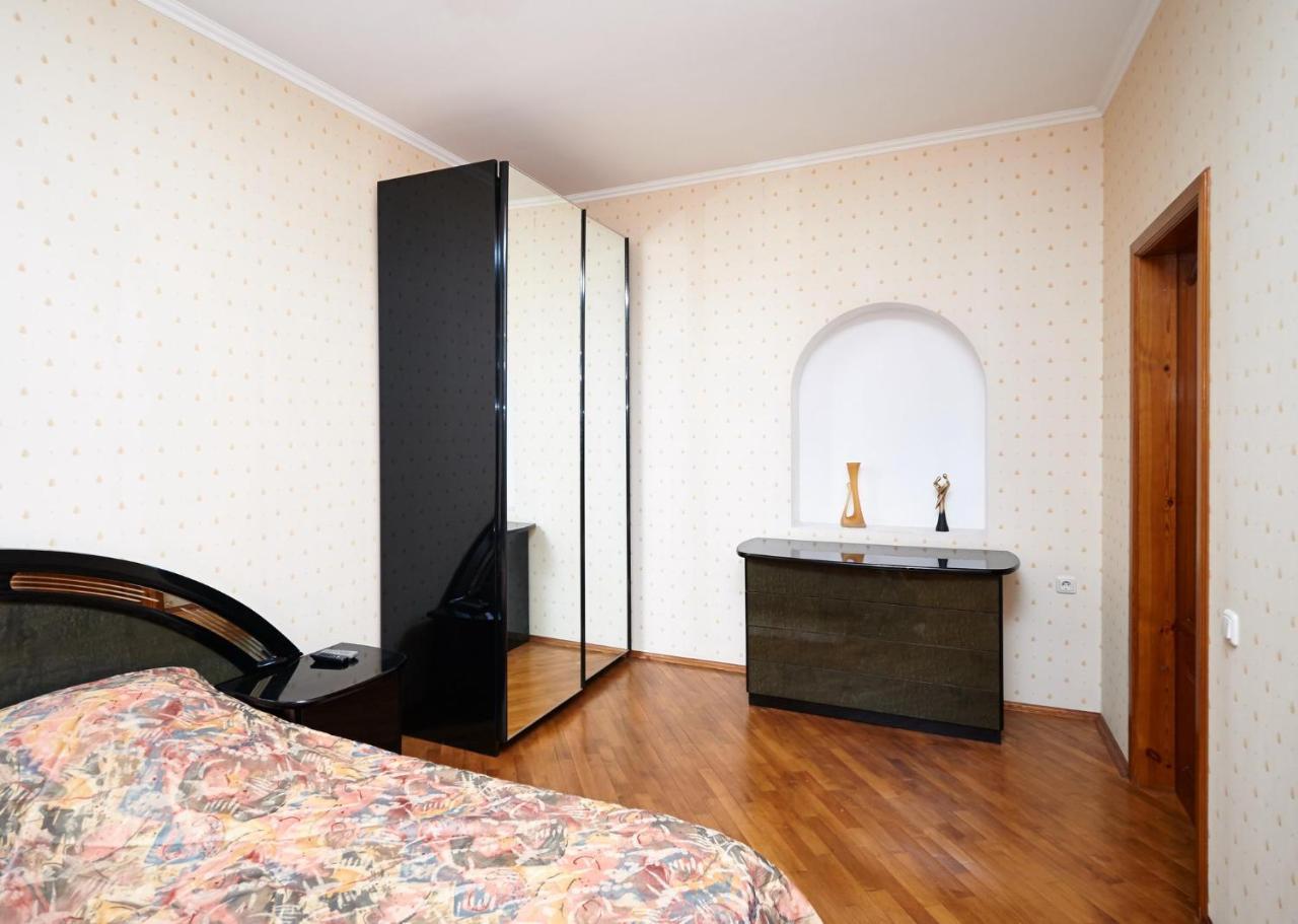 So Fashionable Apartment In The Heart Of Minsk Exteriör bild